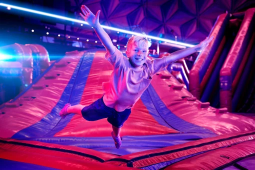 Wat trek je aan in een trampolinepark?